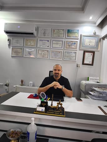 Fizyoterapist Mehmet Emin Ak - Emin Eller Fizyoterapi
